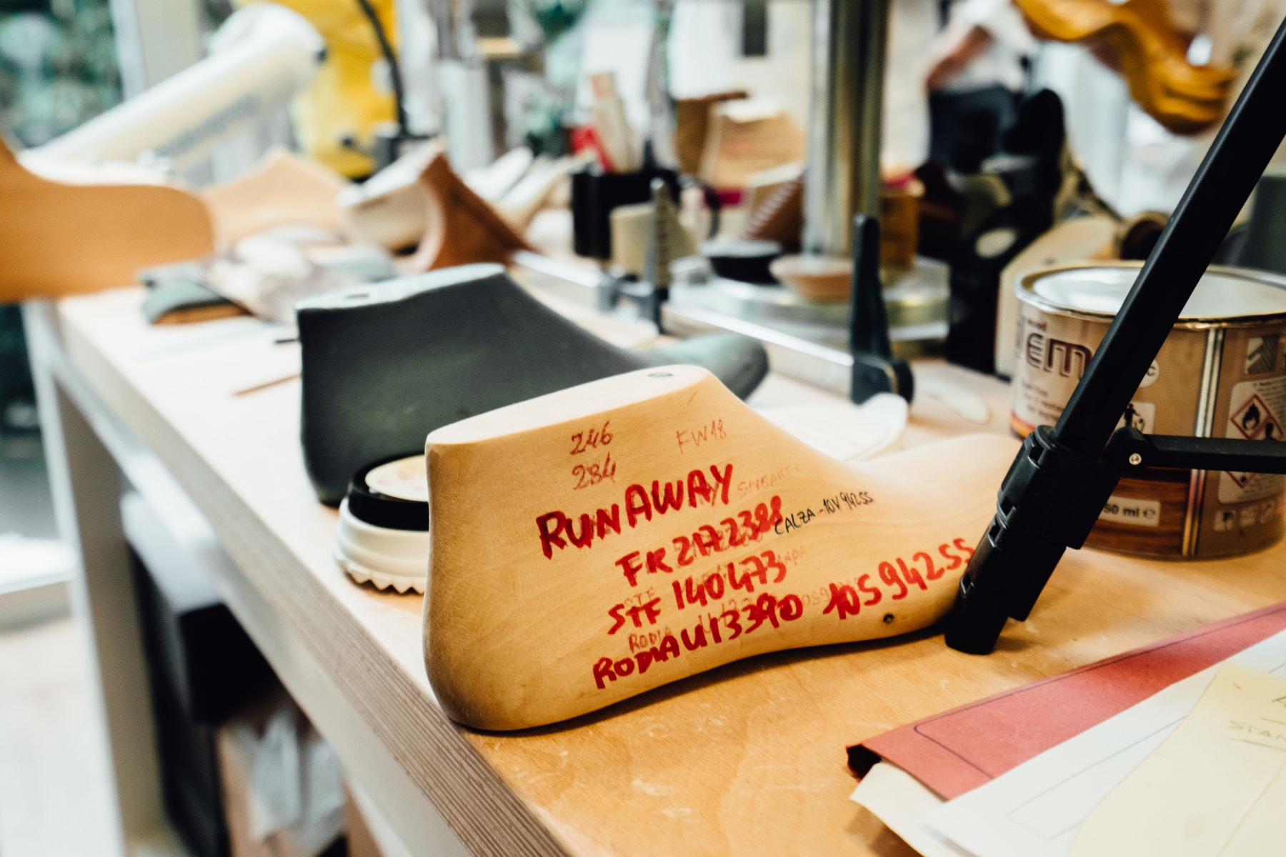 Studio Visite - Dans les ateliers chaussures et sneakers de Louis Vuitton