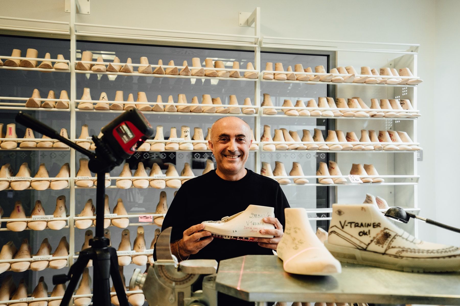 Studio Visite - Dans les ateliers chaussures et sneakers de Louis Vuitton