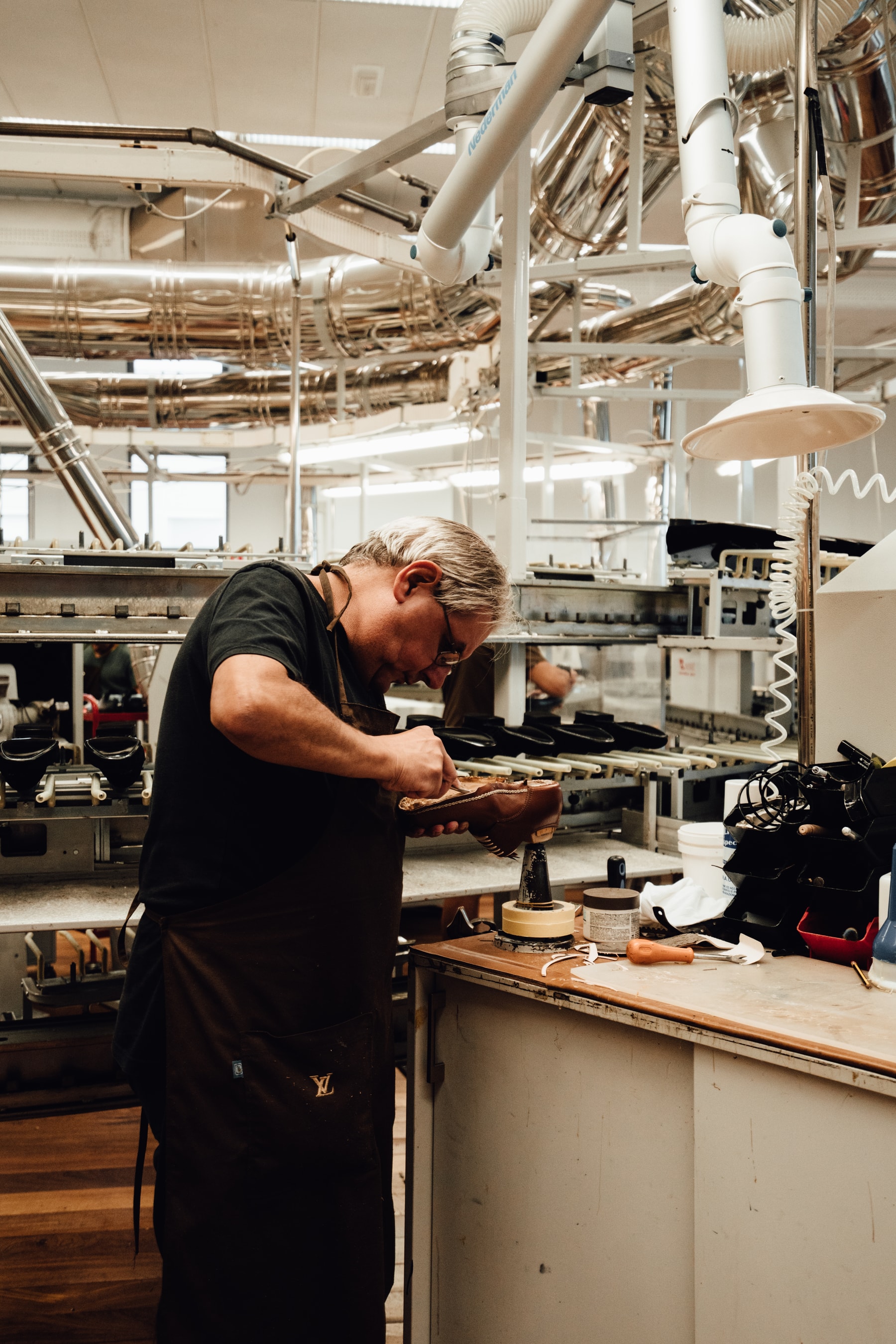 Studio Visite - Dans les ateliers chaussures et sneakers de Louis Vuitton