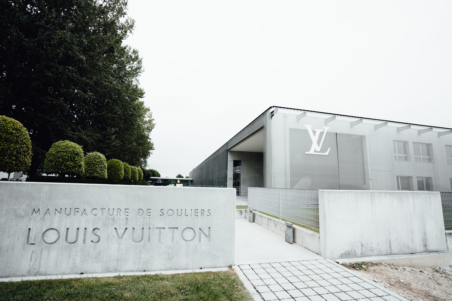 Studio Visite - Dans les ateliers chaussures et sneakers de Louis Vuitton