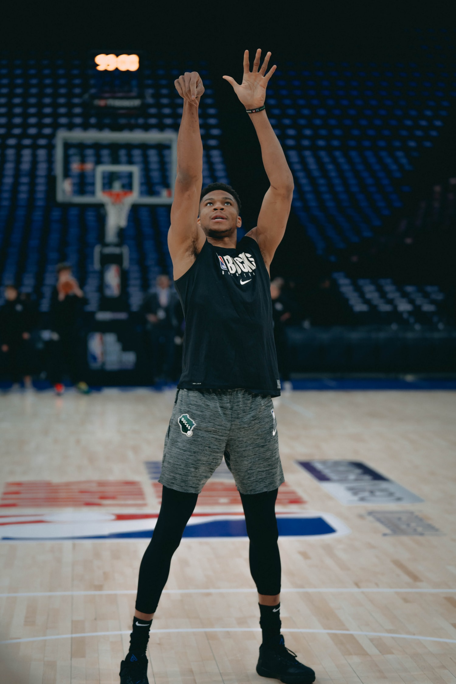 Mbappé, Neymar... Le PSG en force courtside du NBA Global Game de Paris