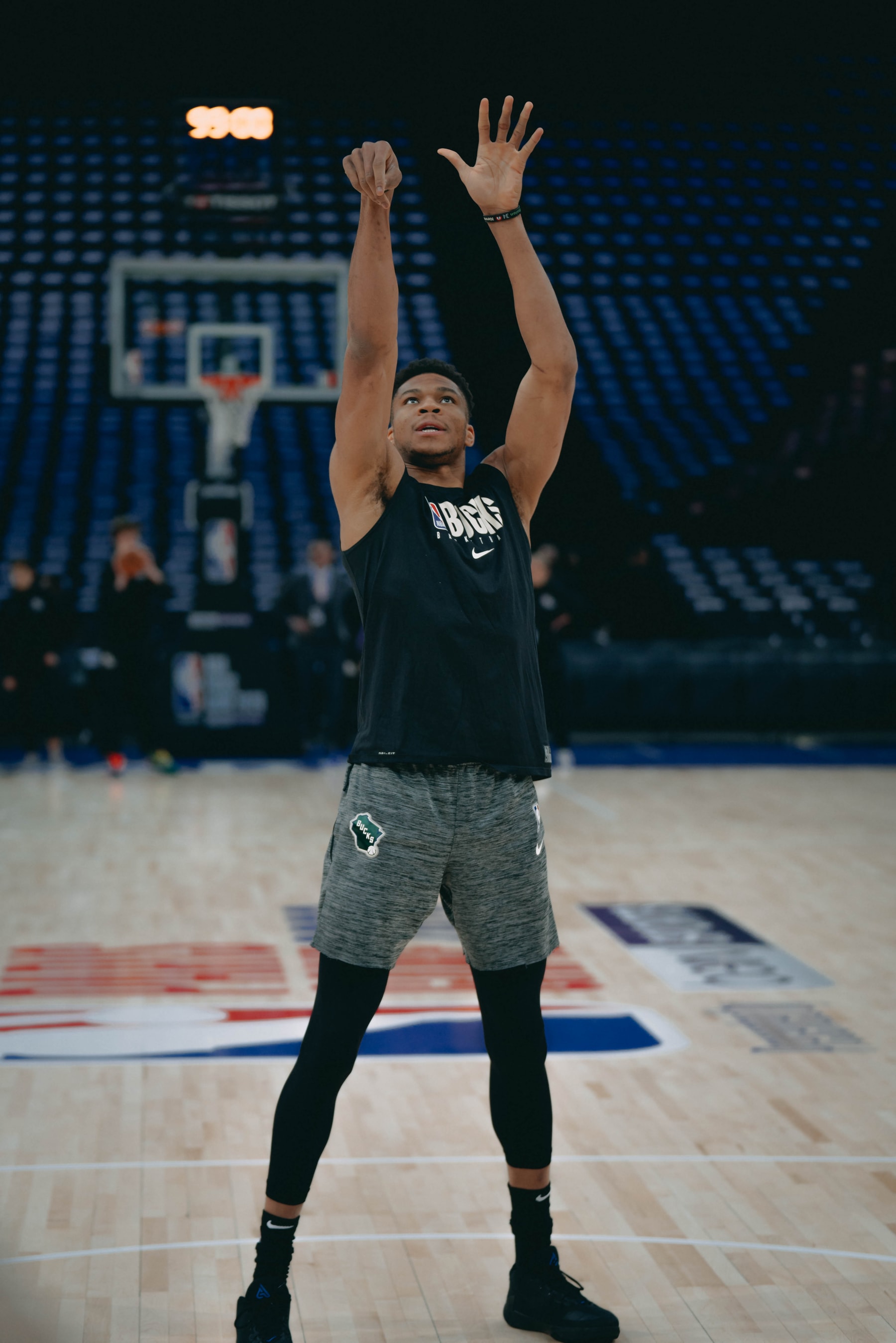 Mbappé, Neymar... Le PSG en force courtside du NBA Global Game de Paris