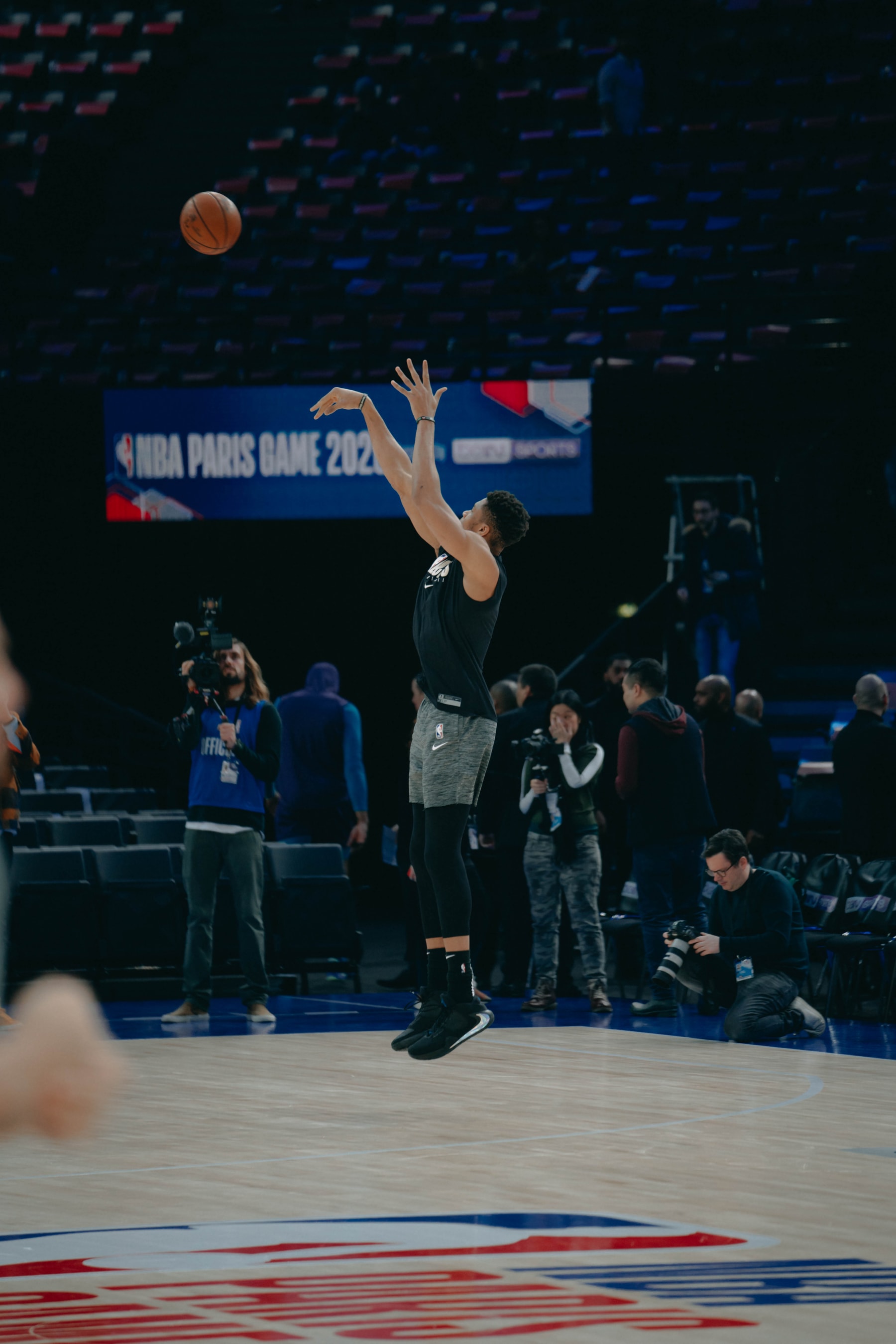 Mbappé, Neymar... Le PSG en force courtside du NBA Global Game de Paris