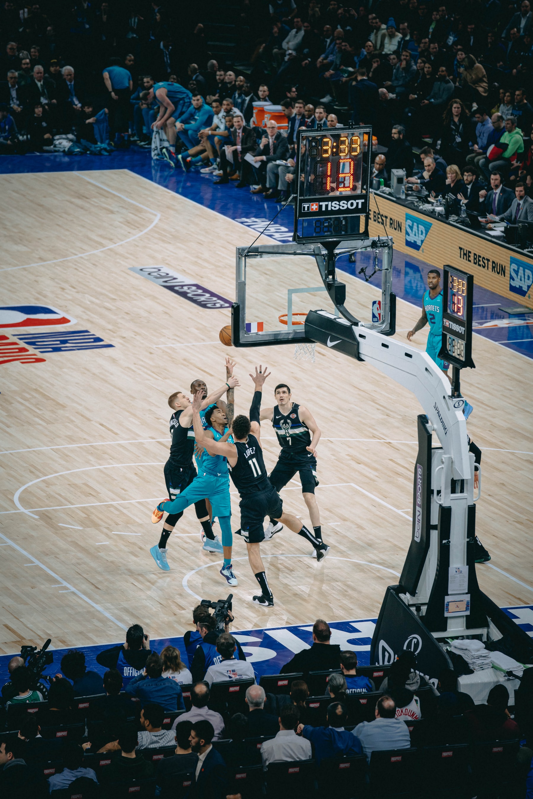 Mbappé, Neymar... Le PSG en force courtside du NBA Global Game de Paris
