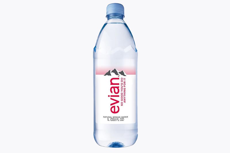 Evian dévoile un partenariat plein d'humour avec le tristement célèbre Andy King, l'un des producteurs du Fyre Festival