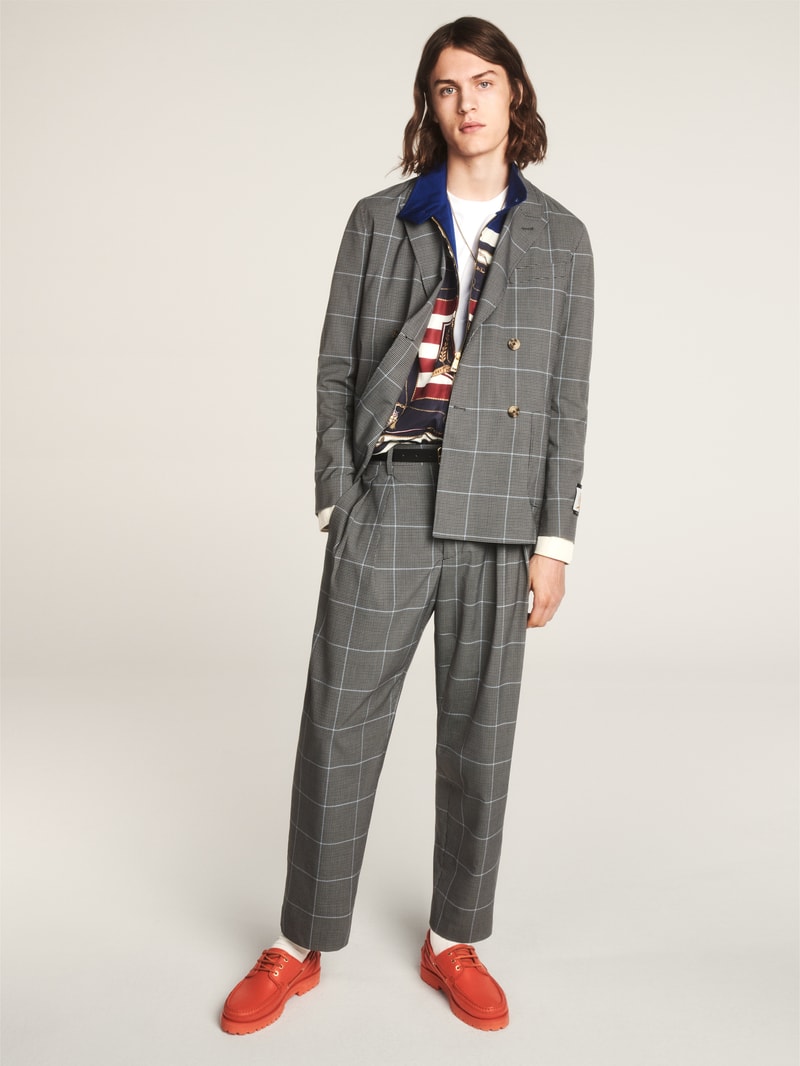 Tommy Hilfiger célèbre ses 35 ans d'héritage dans le lookbook de sa collection Printemps 2020