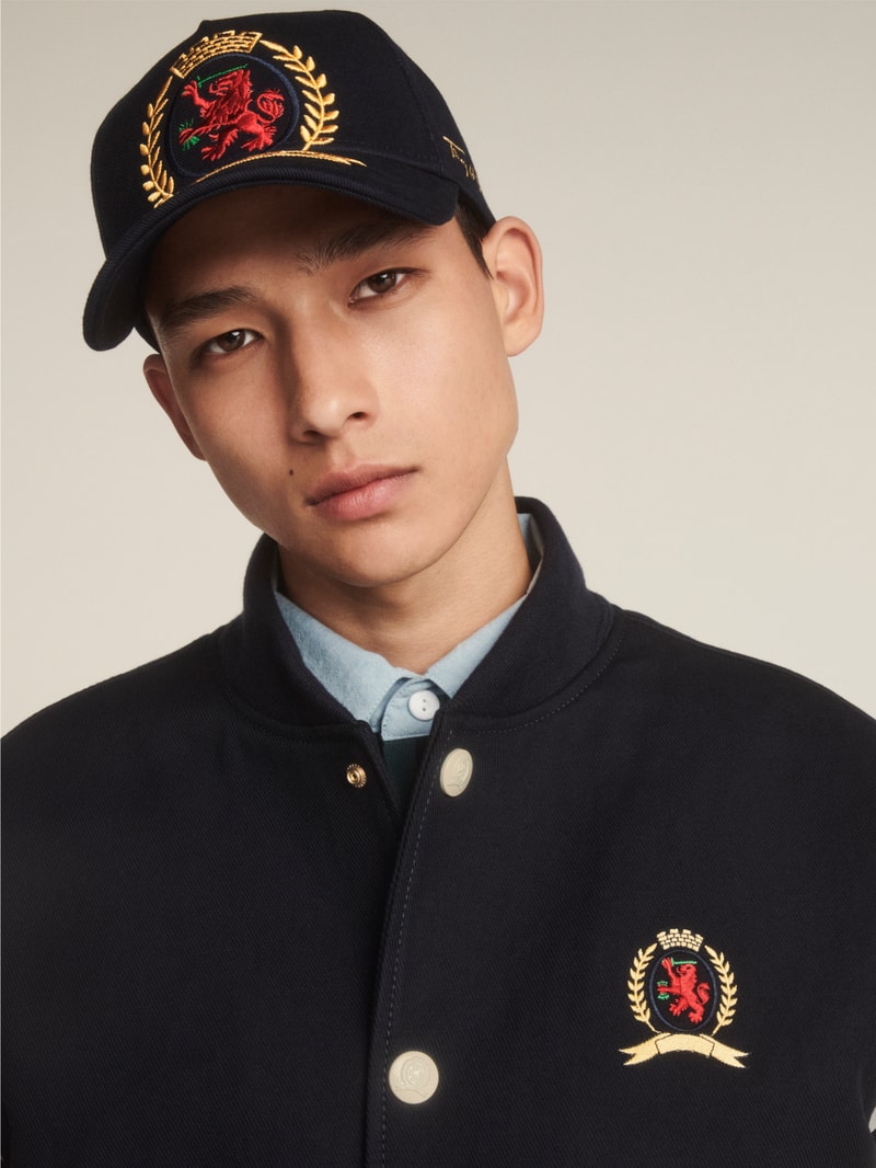 Tommy Hilfiger célèbre ses 35 ans d'héritage dans le lookbook de sa collection Printemps 2020