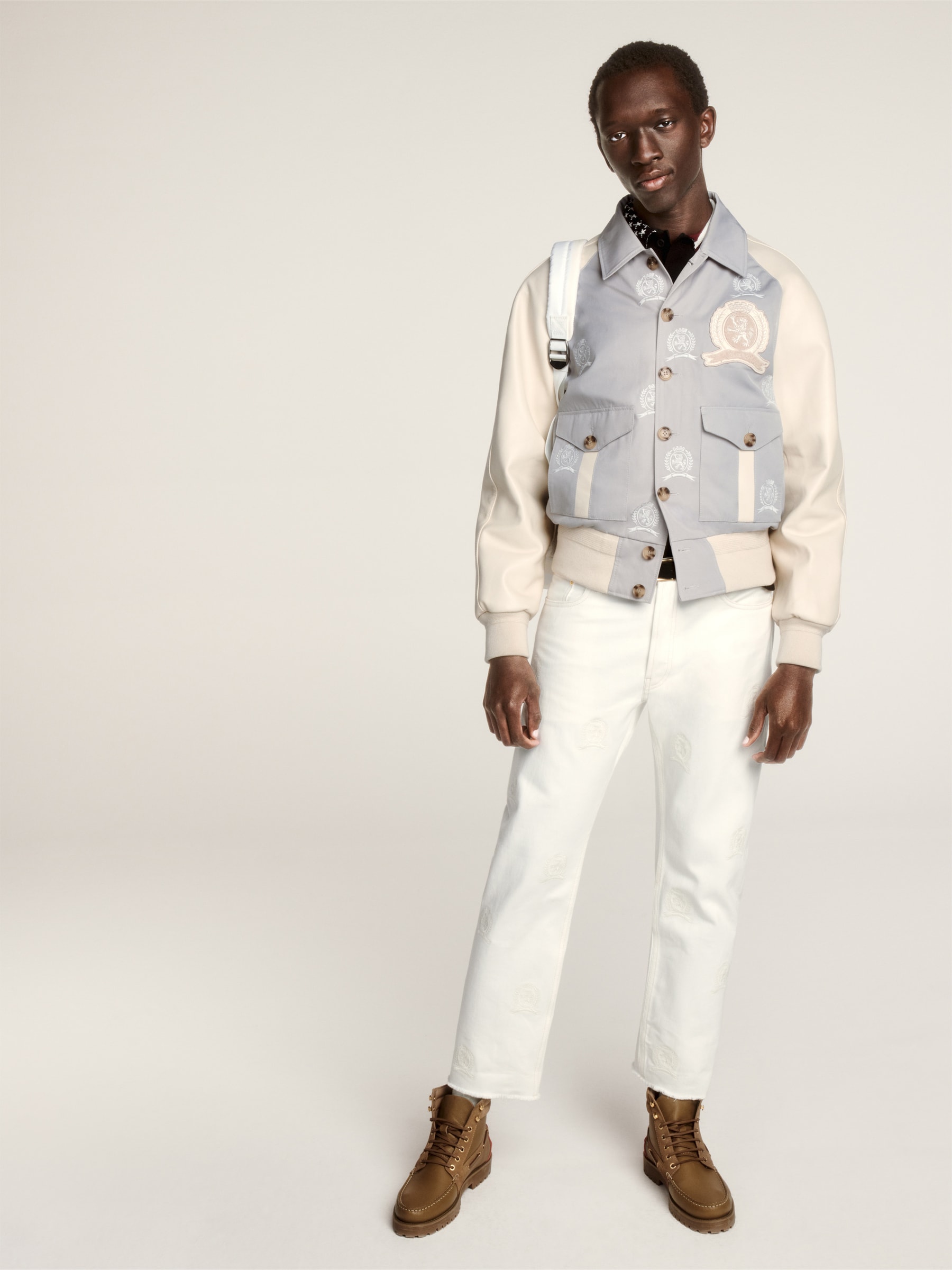 Tommy Hilfiger célèbre ses 35 ans d'héritage dans le lookbook de sa collection Printemps 2020
