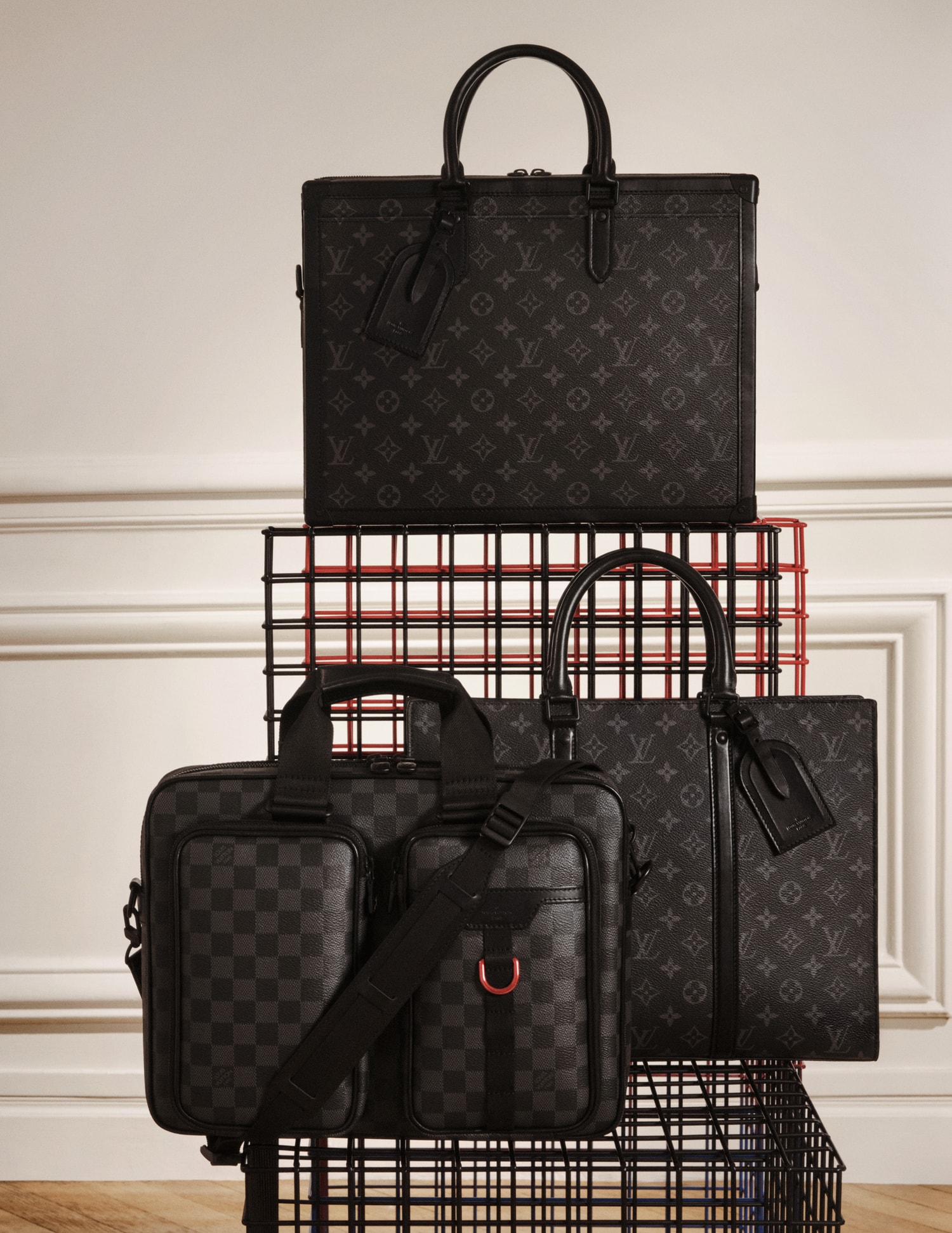 Louis Vuitton présente ses nouveaux sacs Homme imaginés par Virgil Abloh