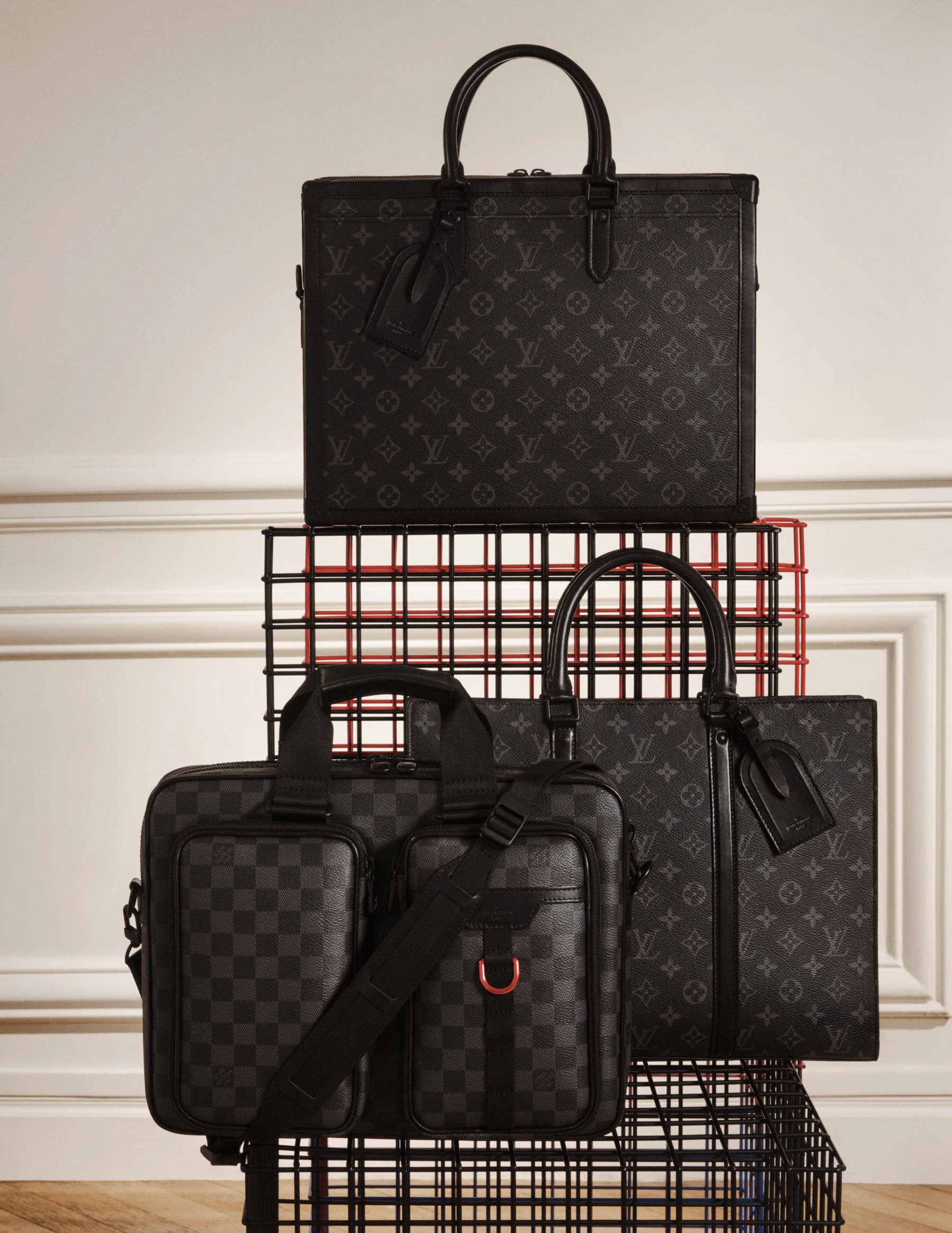 Louis Vuitton présente ses nouveaux sacs Homme imaginés par Virgil Abloh