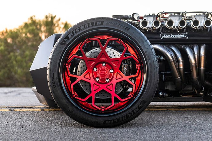 La Lamborghini imaginée par le studio français danton art kustoms est mise aux enchères