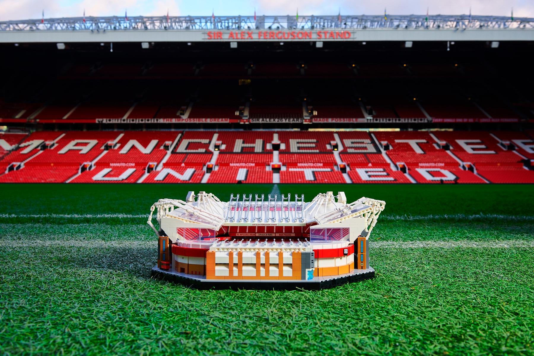 Lego reproduit le stade d'Old Trafford de Manchester United pour ses 110 ans 