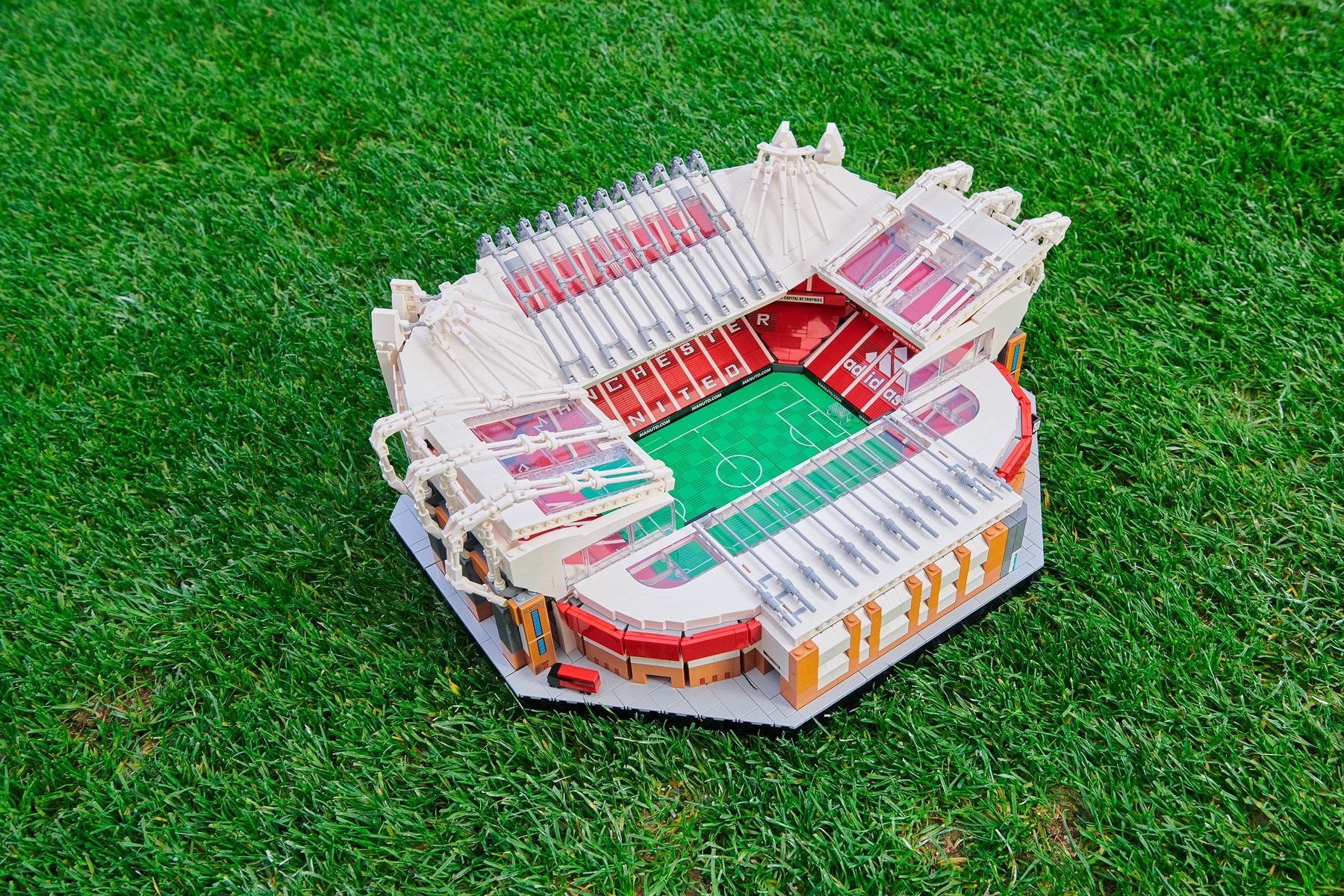Lego reproduit le stade d'Old Trafford de Manchester United pour ses 110 ans 