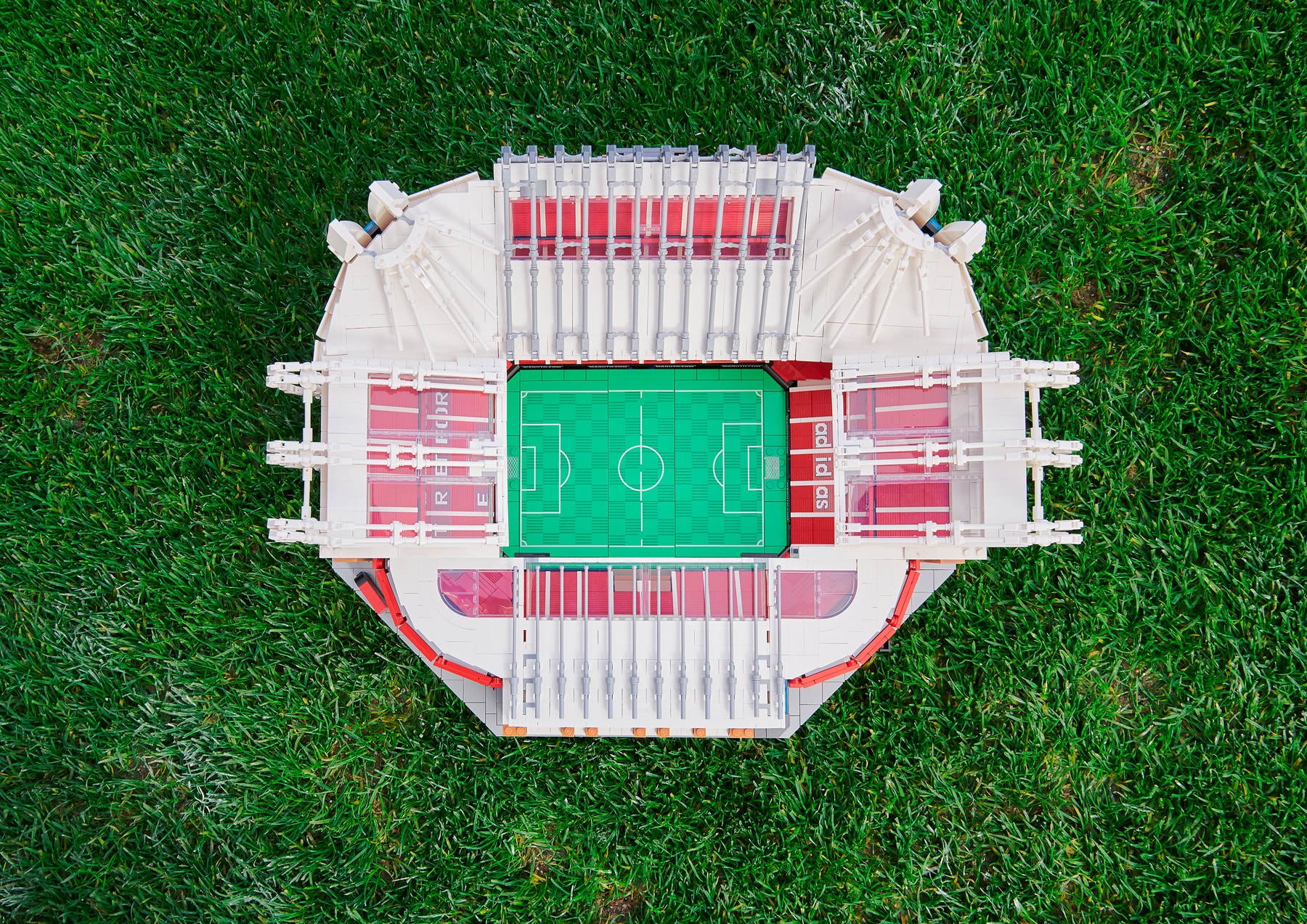 Lego reproduit le stade d'Old Trafford de Manchester United pour ses 110 ans 