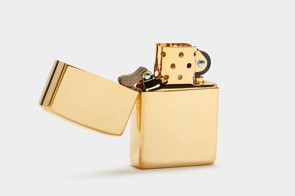 Le Zippo en or massif de 18 carats à 10 000 dollars de Best Made Co.