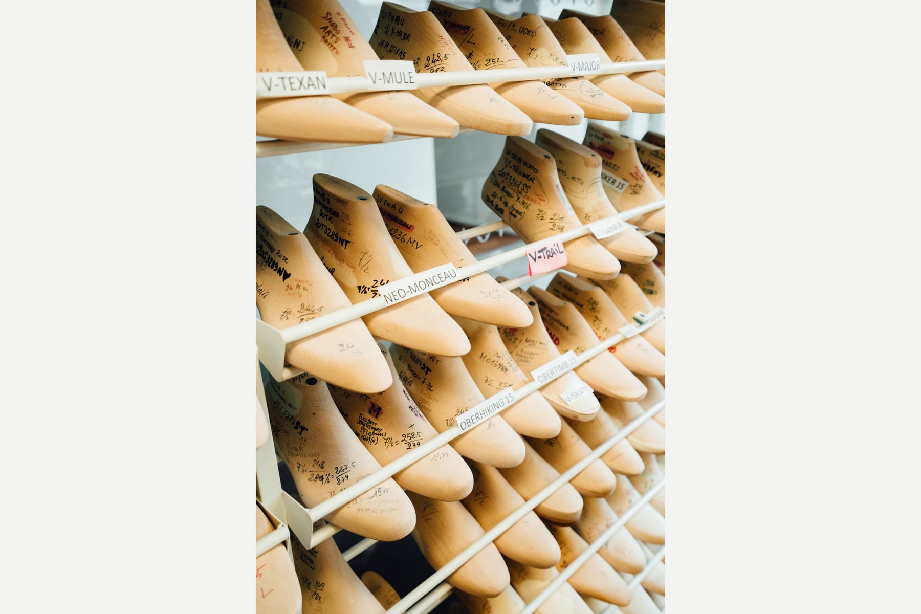 Studio Visite - Dans les ateliers chaussures et sneakers de Louis Vuitton