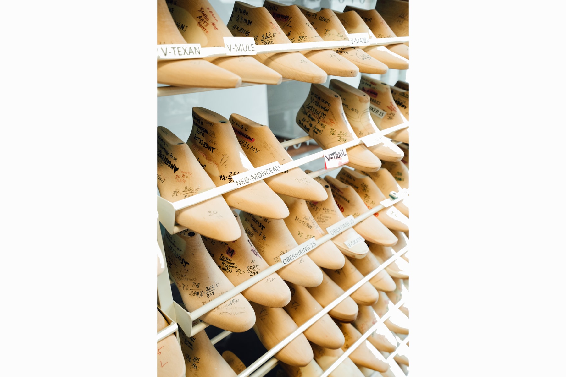 Studio Visite - Dans les ateliers chaussures et sneakers de Louis Vuitton