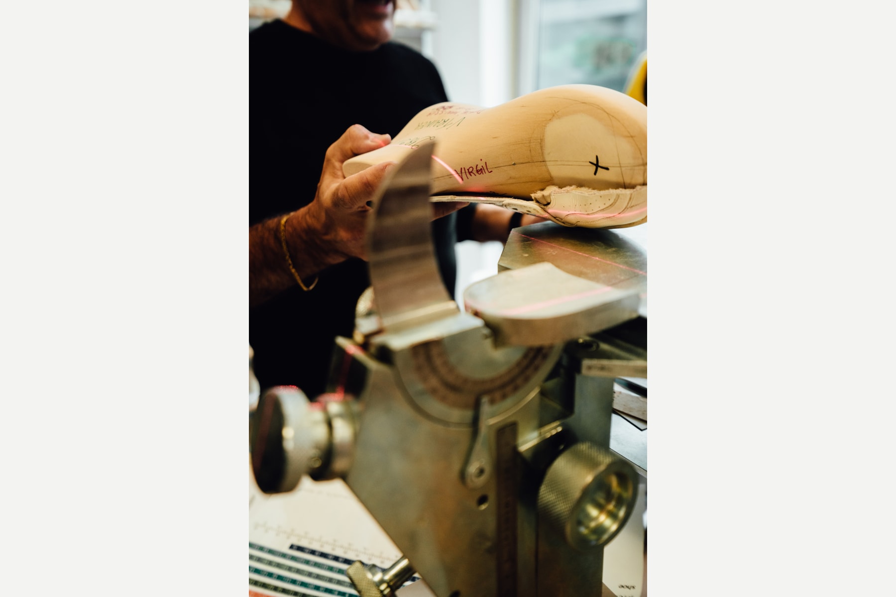 Studio Visite - Dans les ateliers chaussures et sneakers de Louis Vuitton