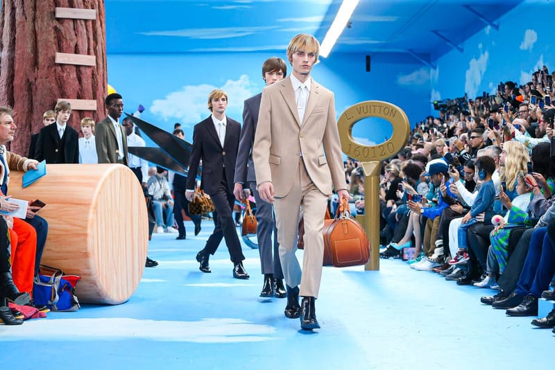 Voici tous les looks du défilé Louis Vuitton, avec lequel Virgil Abloh proclame la fin du streetwear pour redéfinir le tailoring