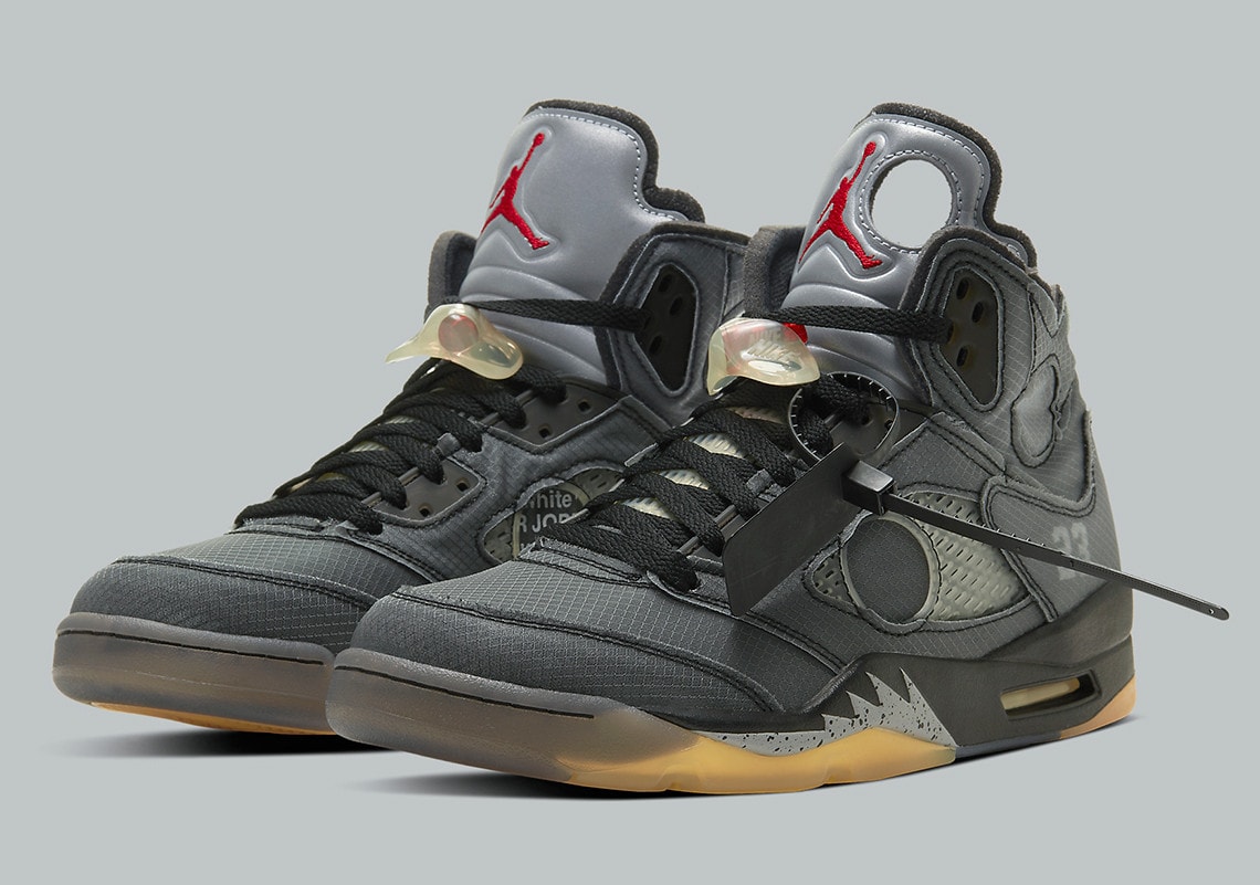 Off-White™ x Air Jordan 5  : Les images officielles
