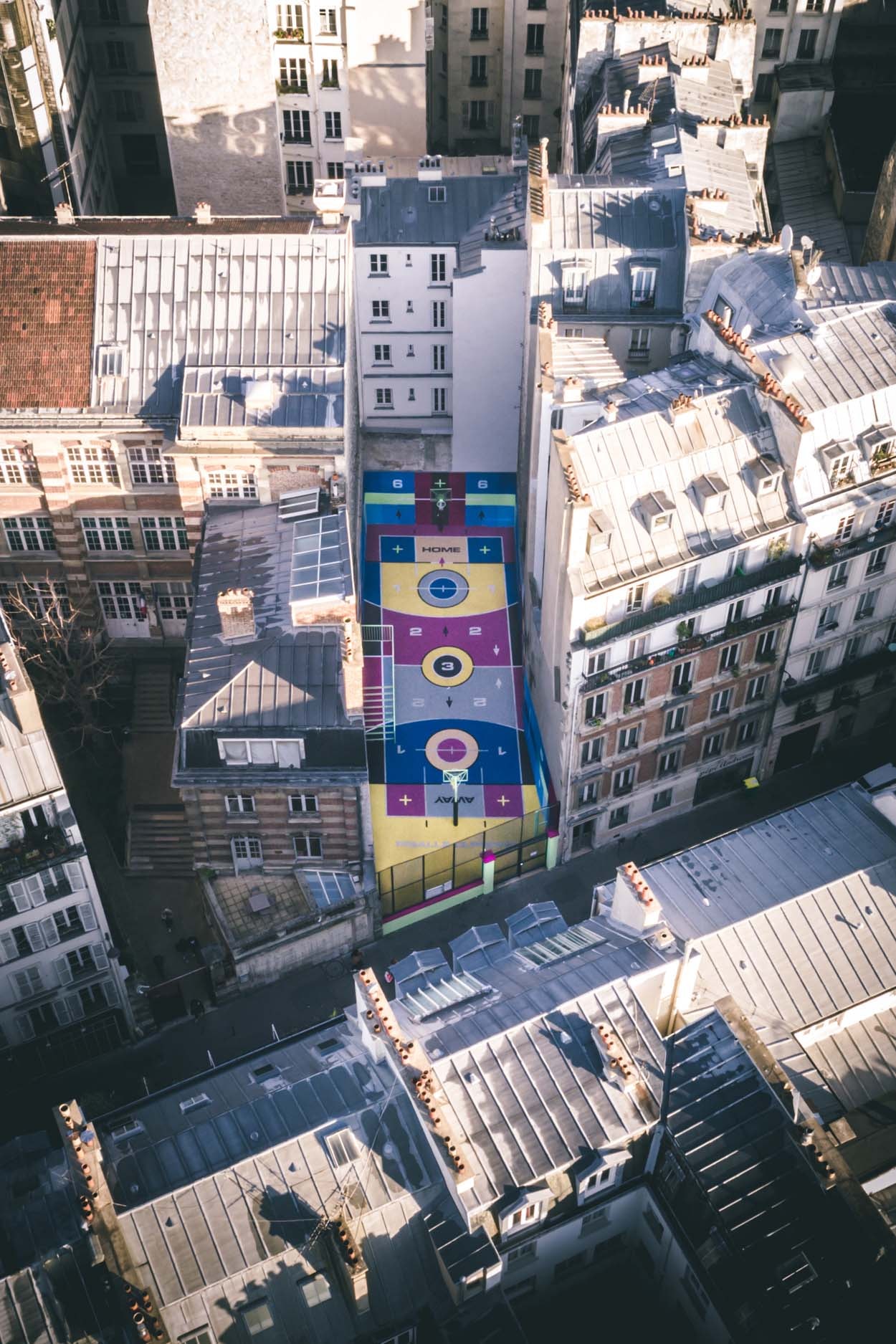 Pigalle présente son nouveau terrain de basketball
