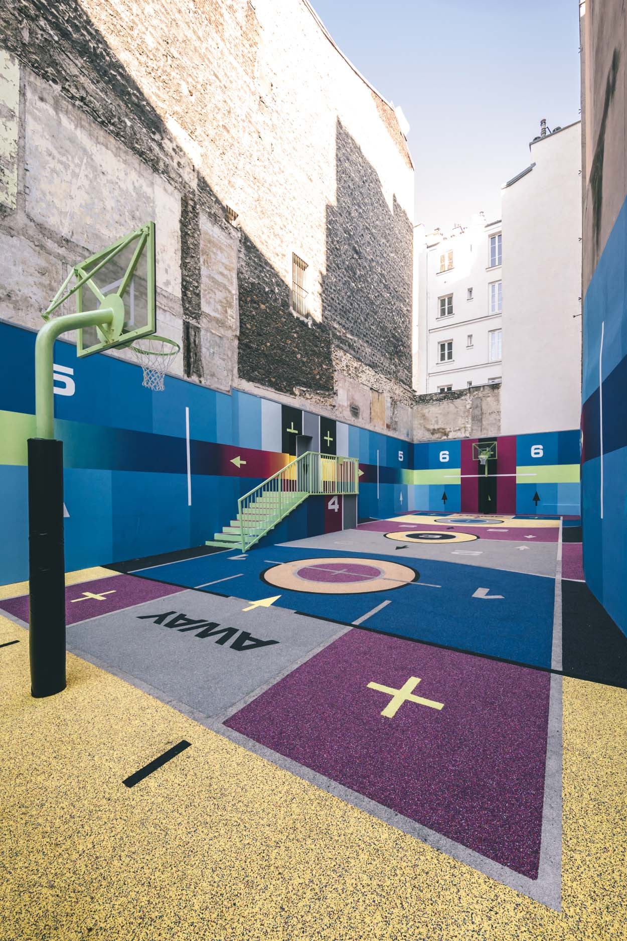 Pigalle présente son nouveau terrain de basketball
