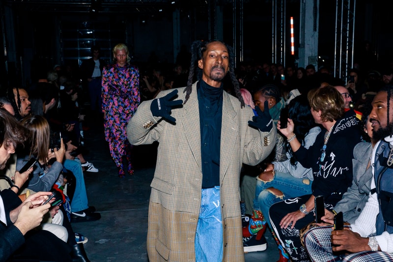 Au défilé Vetements les invités étaient chargés d'éclairer les mannequins avec leurs smartphones