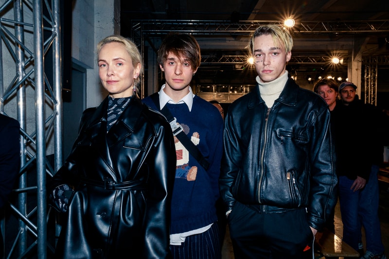 Au défilé Vetements les invités étaient chargés d'éclairer les mannequins avec leurs smartphones