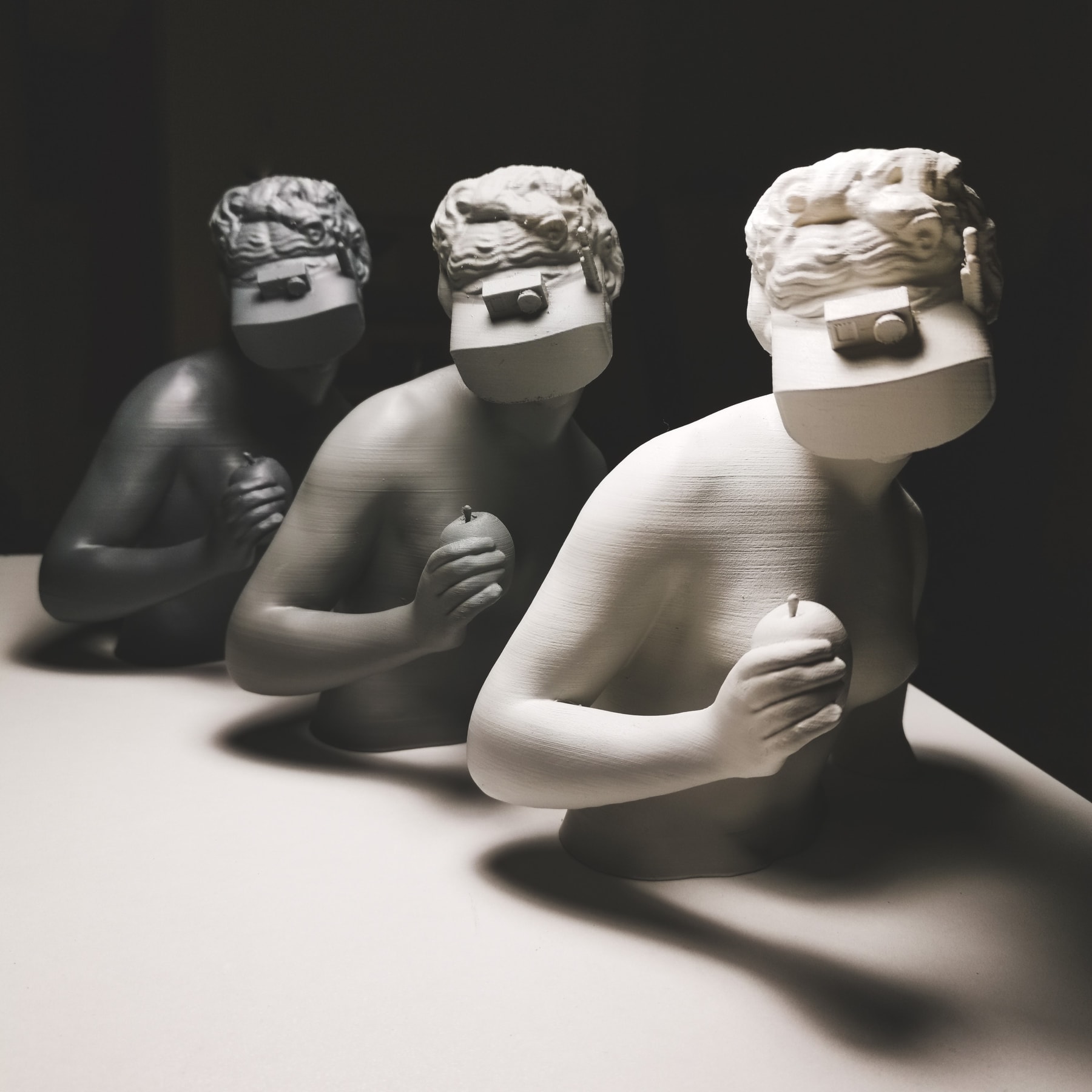 Why Bother With Reality? se demande l'artiste Parse/Error dans sa nouvelle sculpture