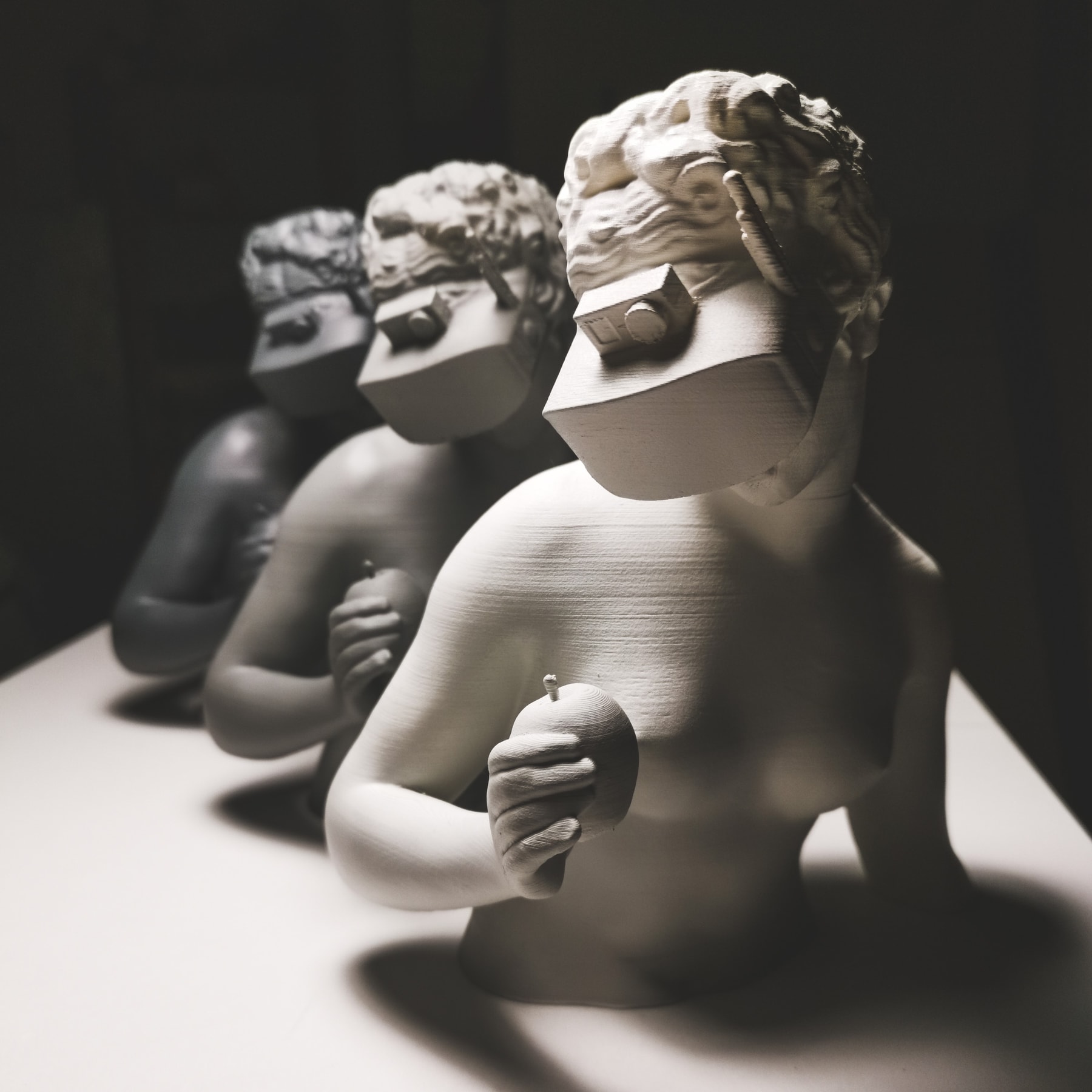 Why Bother With Reality? se demande l'artiste Parse/Error dans sa nouvelle sculpture