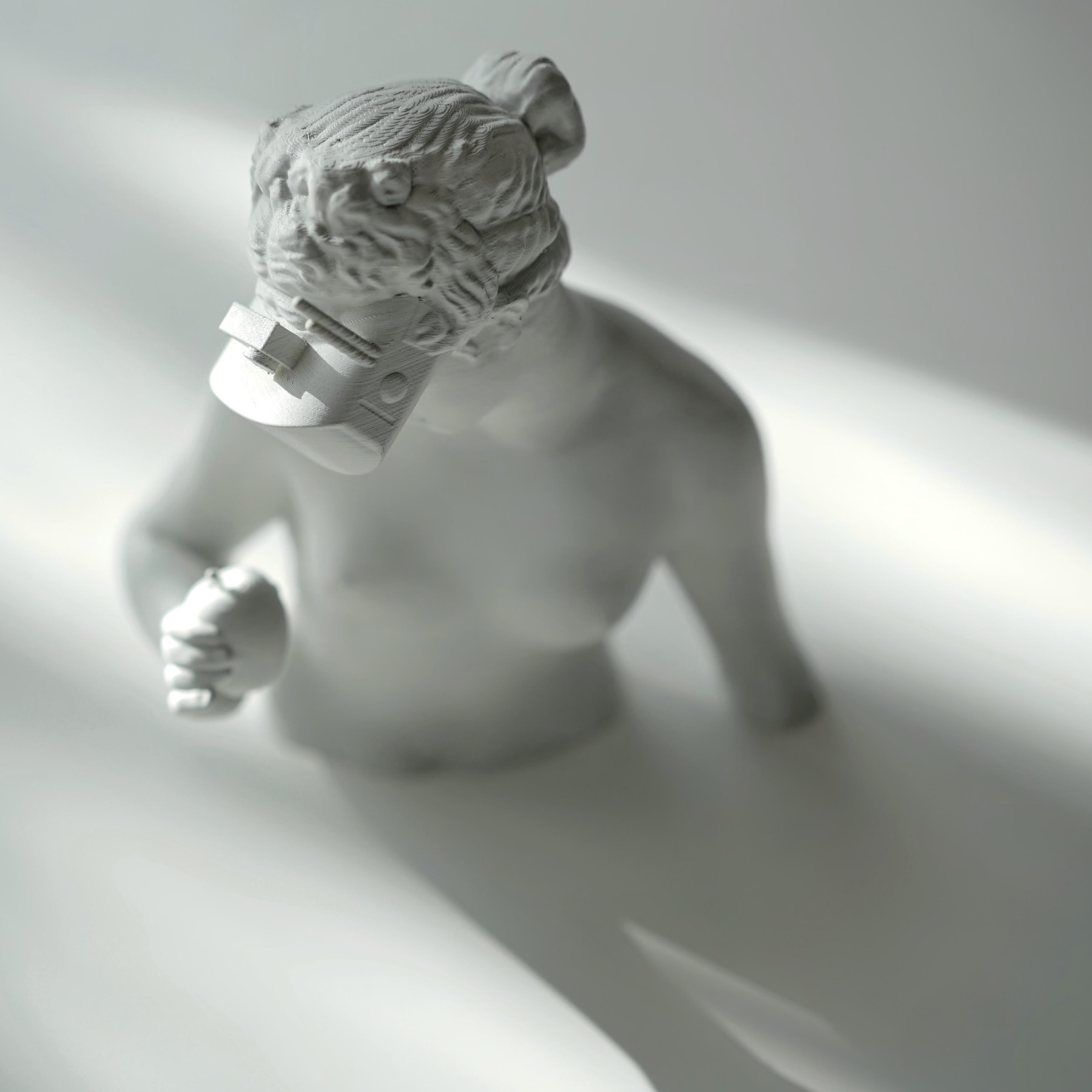 Why Bother With Reality? se demande l'artiste Parse/Error dans sa nouvelle sculpture