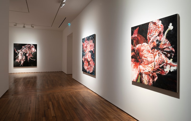 Le peintre Philippe Cognée se questionne sur la relation végétale et animale dans son exposition à la Galerie Templon