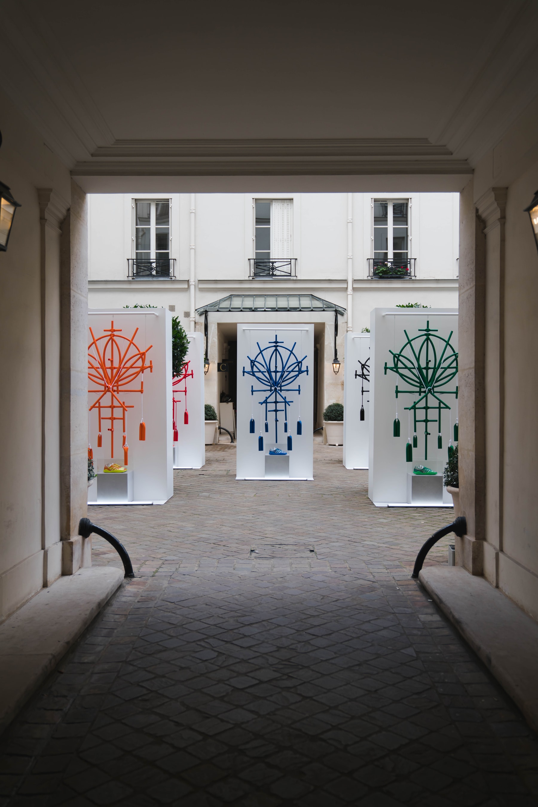 Craig Green et adidas célèbrent leur collaboration à Paris à travers une installation