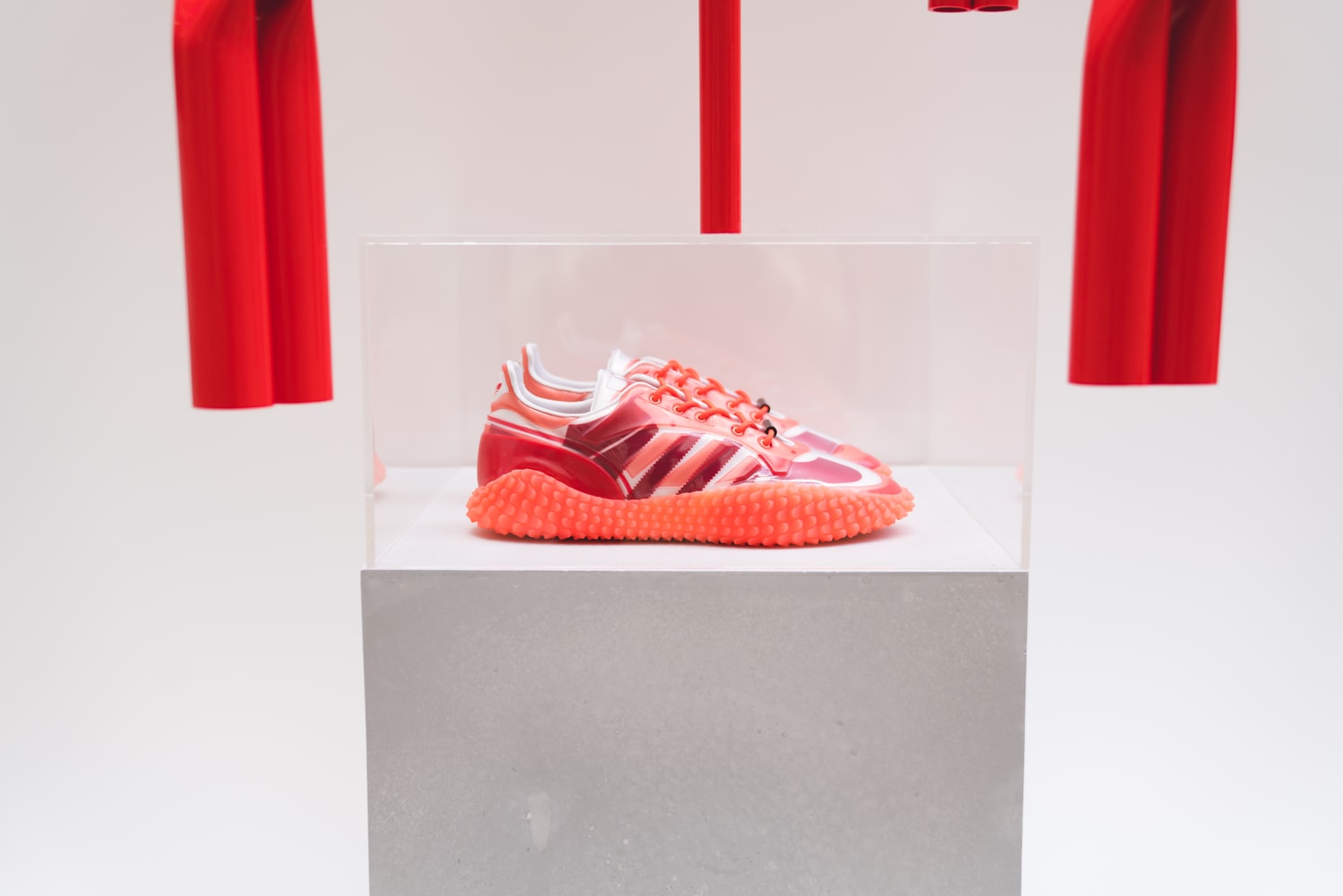 Craig Green et adidas célèbrent leur collaboration à Paris à travers une installation