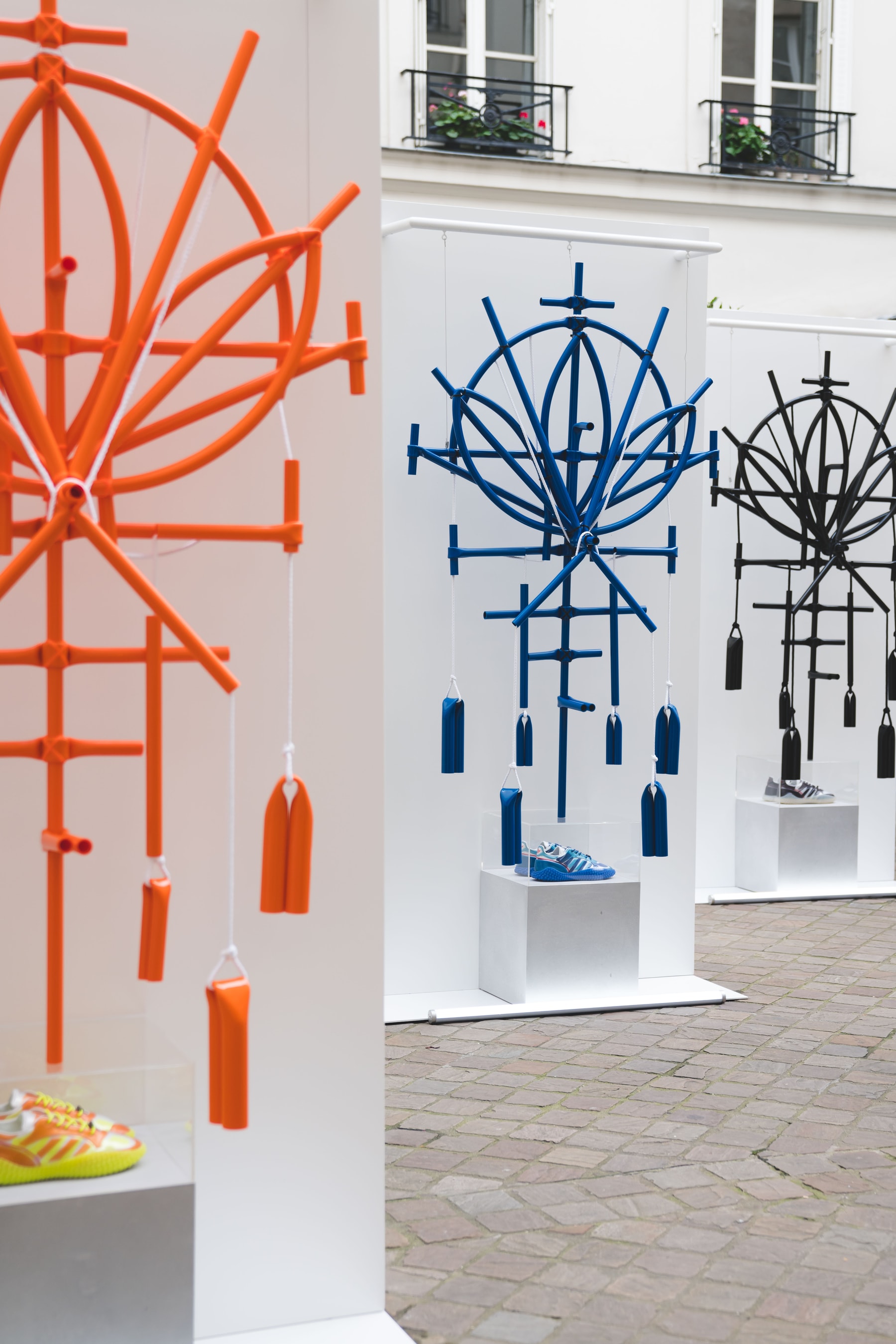 Craig Green et adidas célèbrent leur collaboration à Paris à travers une installation