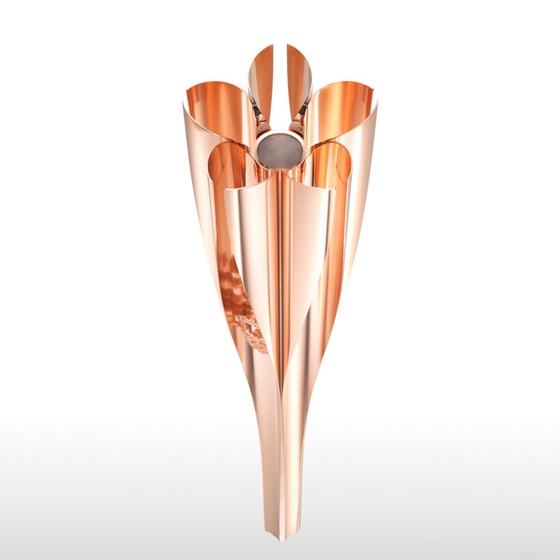 Tête en or rose et design rappelant la fleur de sakura, zoom sur le design de la torche des JO 2020