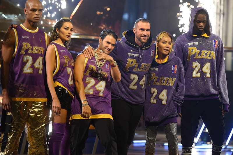 Hélicoptères en or, maillots ornés de cristaux... L'hommage à Kobe Bryant de Philipp Plein à la Fashion Week de Milan fait scandale