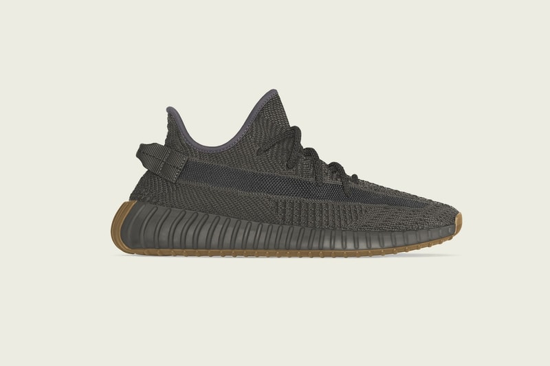 Photo YEEZY 350 V2 "Cinder"