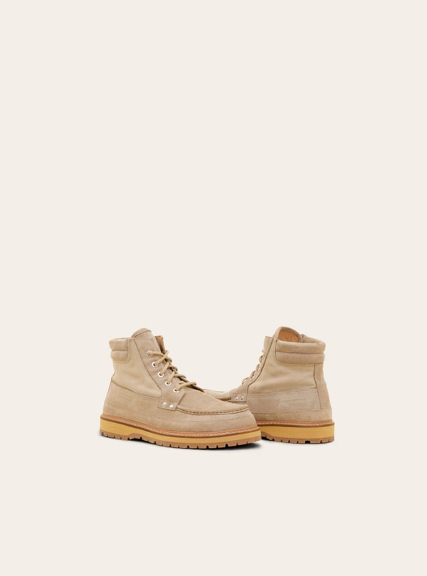 Jacquemus partage les nouvelles boots "Garrigue" de sa collection SS20