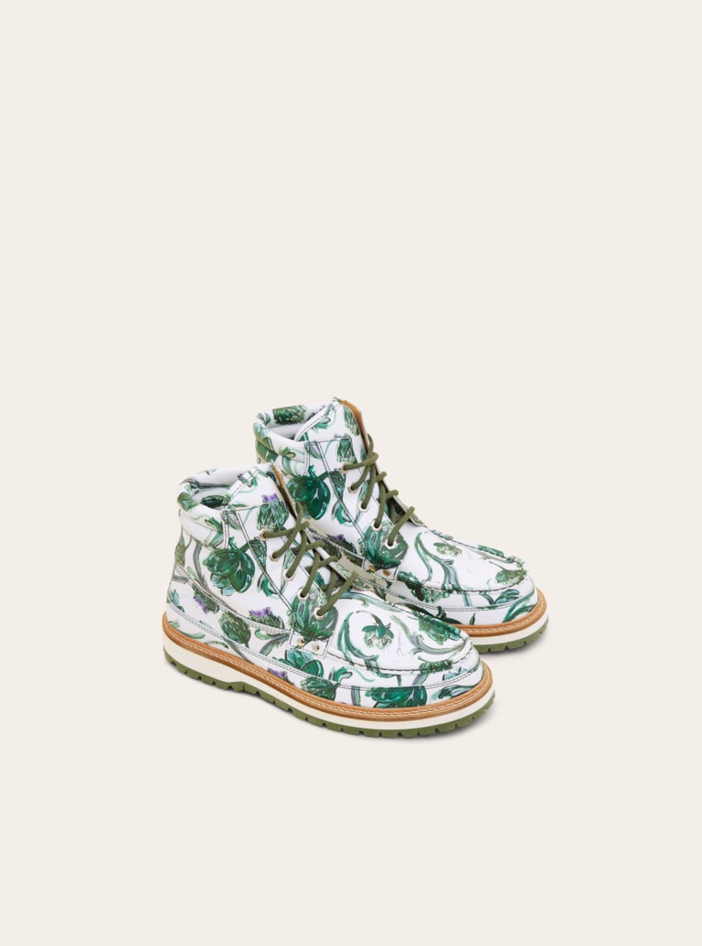 Jacquemus partage les nouvelles boots "Garrigue" de sa collection SS20