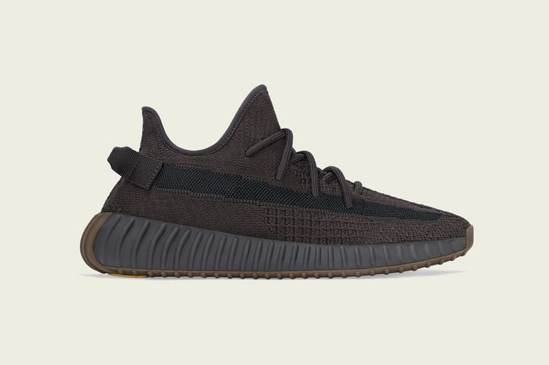 Des images officielles pour la YEEZY BOOST 350 V2 “Cinder”