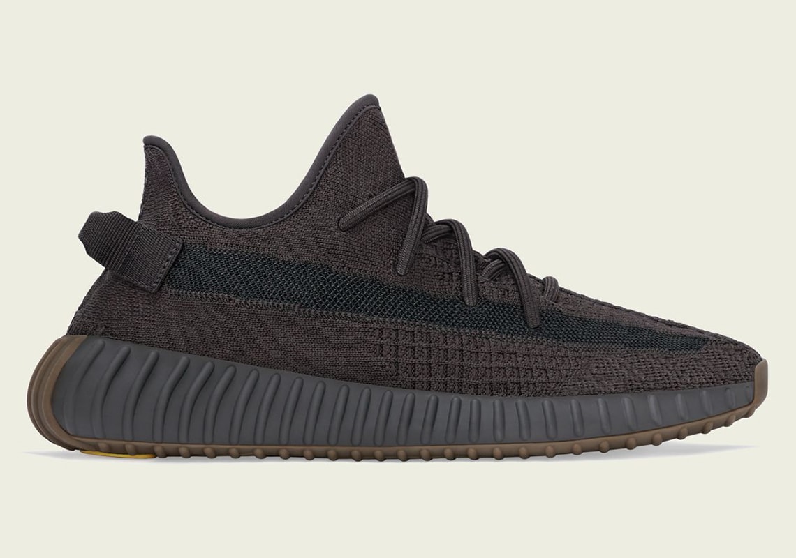 Yeezy Boost 350 v2 “Cinder” : Des images officielles 