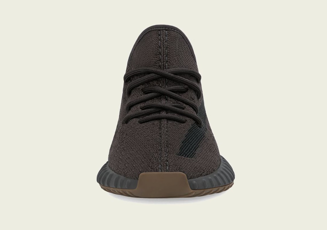 Yeezy Boost 350 v2 “Cinder” : Des images officielles 