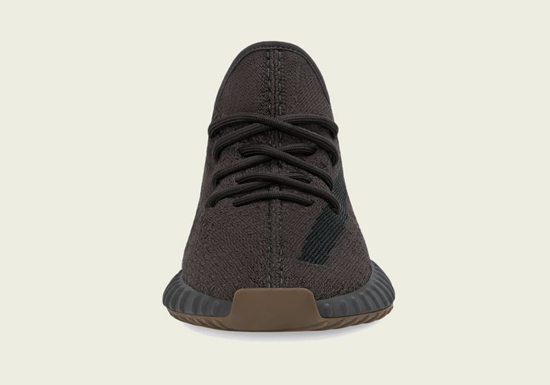 Yeezy Boost 350 v2 “Cinder” : Des images officielles 