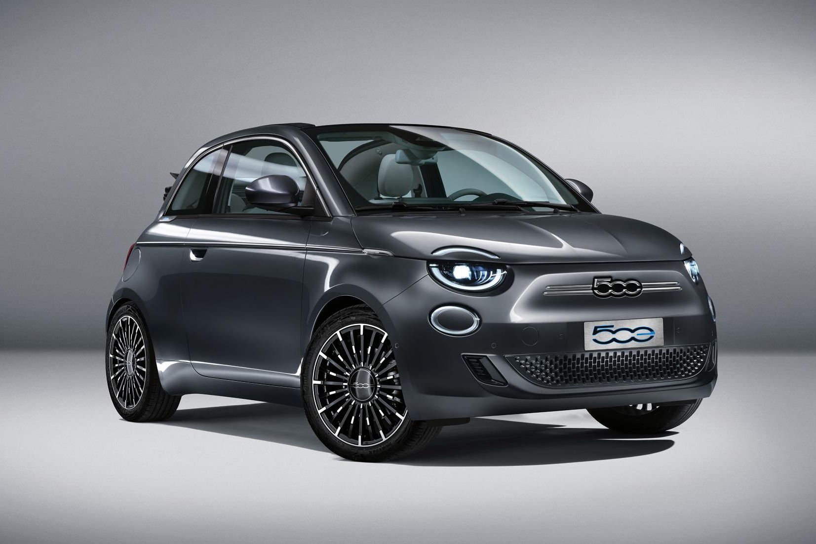 Fiat 500 : Voici la toute nouvelle version électrique et cabriolet