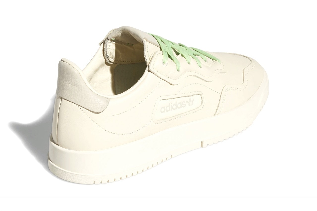 Pharrell Williams et adidas Originals ajoutent deux sneakers entièrement crème à leur pack collaboratif