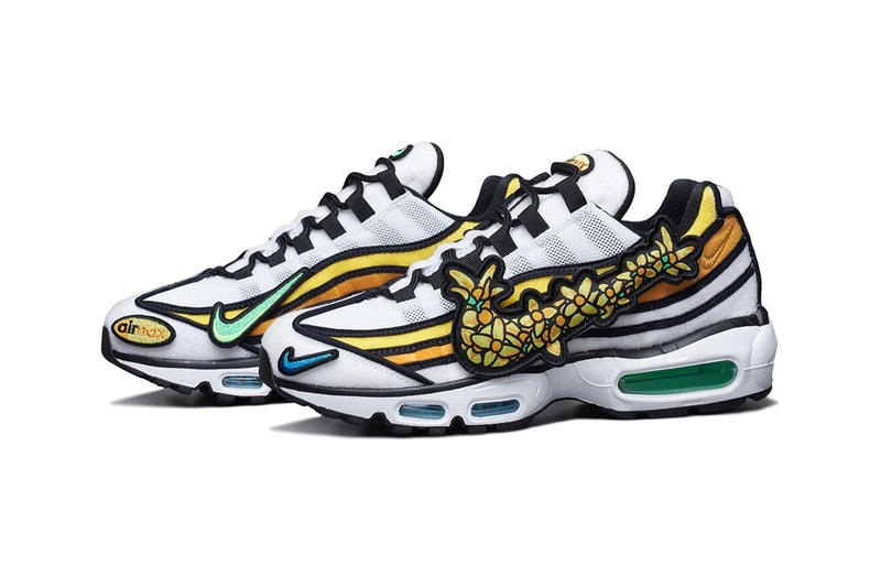 Air Max : Une paire avec un swoosh entièrement à fleurs