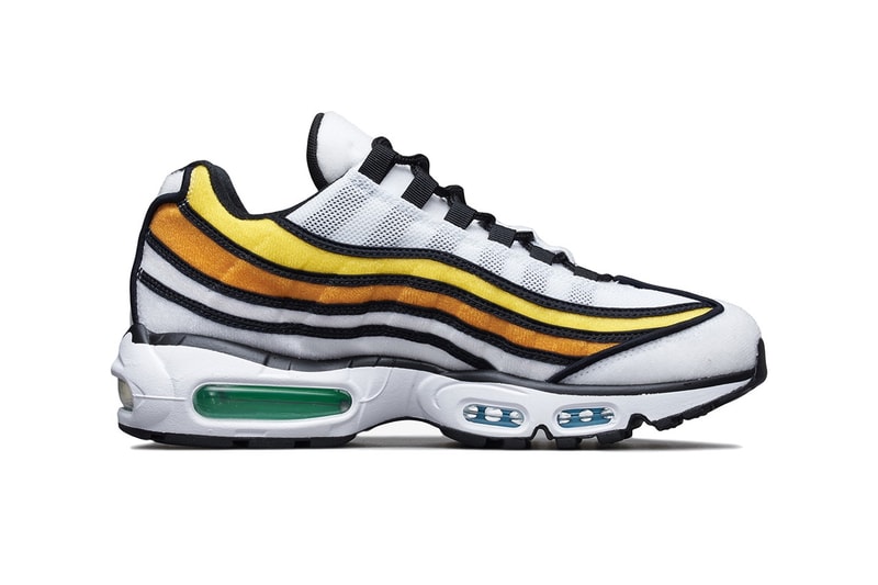 Air Max : Une paire avec un swoosh entièrement à fleurs