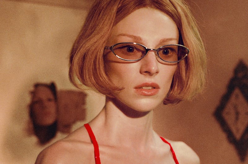 Hunter Schafer dévoile la collection « Simple Line » de Gentle Monster