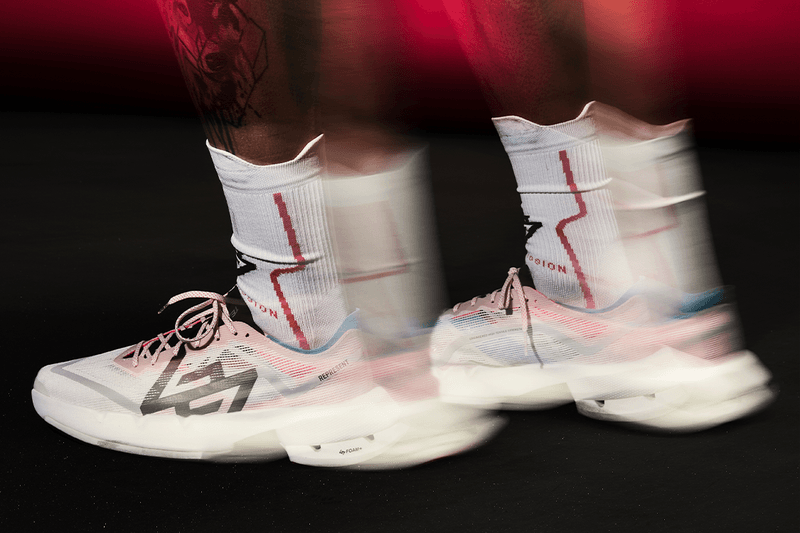 La division 247 de Represent lance l’ARC-4, sa première chaussure hybride à plaque carbone